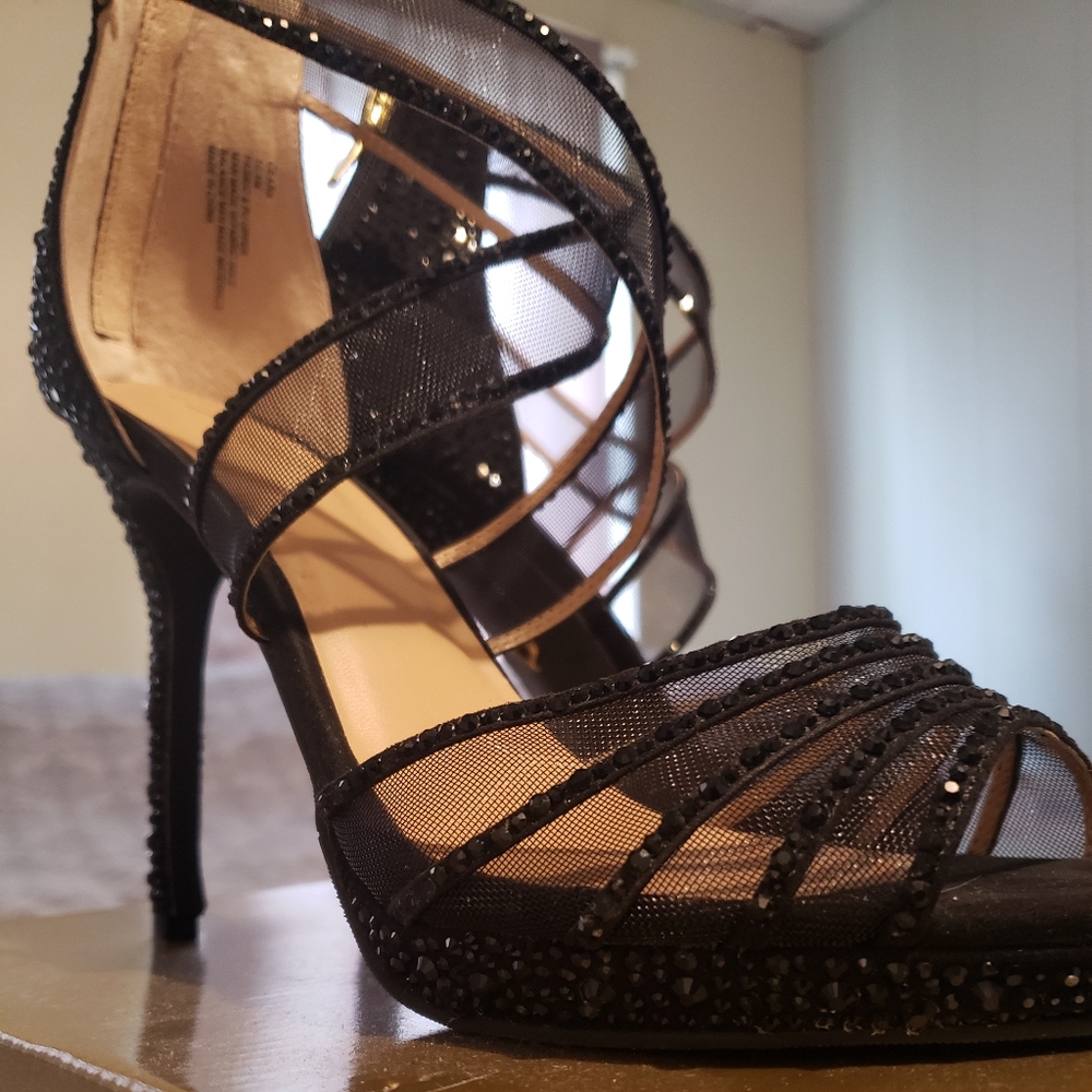 Thalia sodi sophisticated heels
